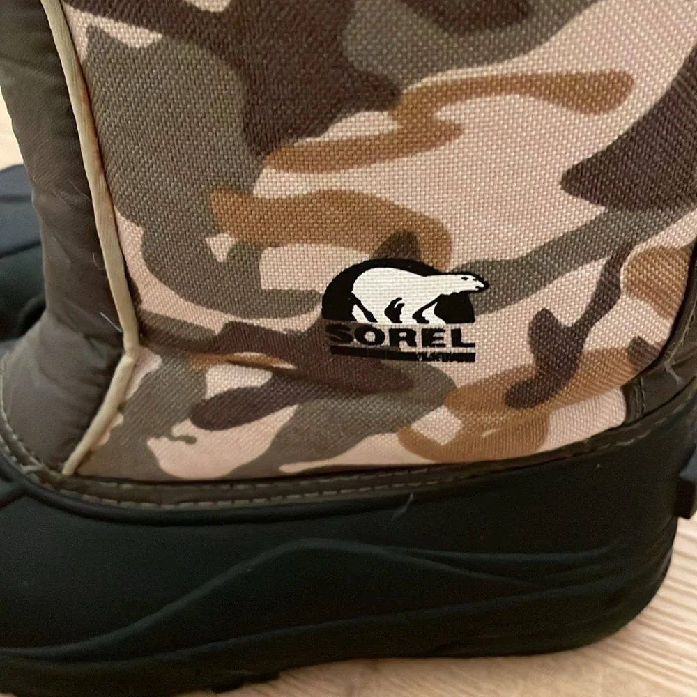 Sorel Kids Size 2 Camo Waterproof Insulated Winter Snow Boots